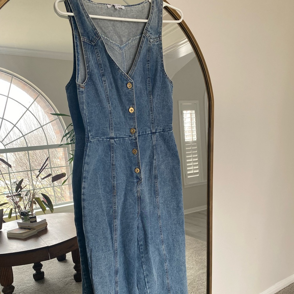 Jean jumpsuit with back pockets